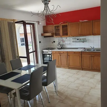 Cintya Apartment *